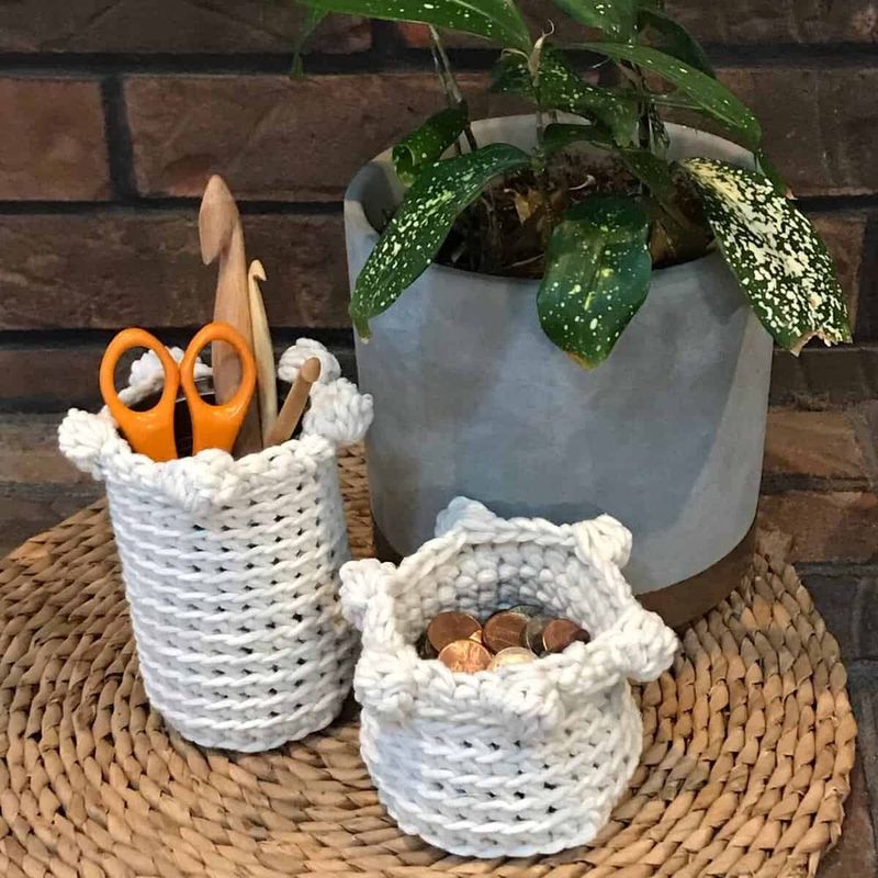 Simple Bobble Crochet Basket in 2 Ways free crochet pattern by Erin Toews