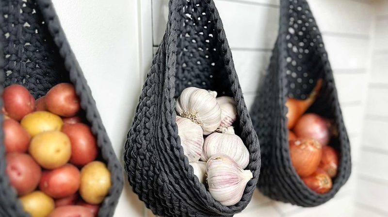 Crochet Hanging Baskets free crochet pattern by Alnaar