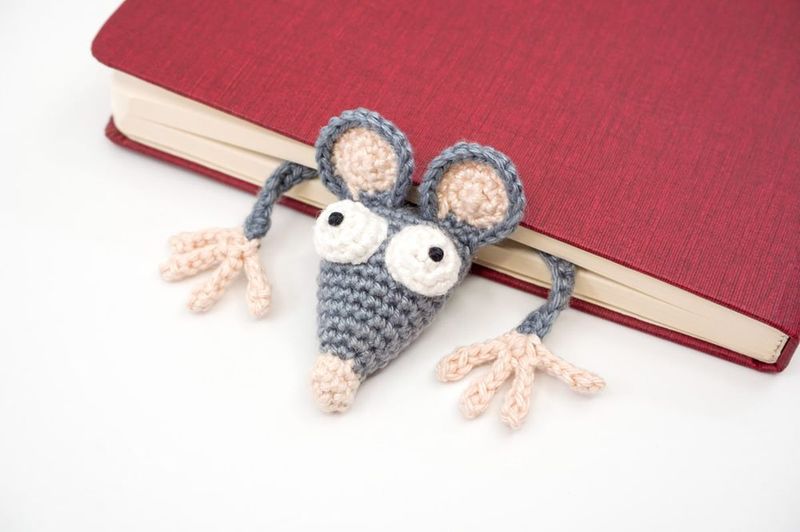 Book-Rat Bookmark free crochet pattern by Supergurumi