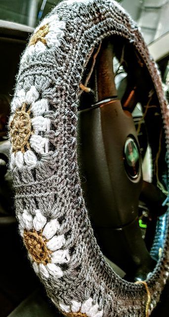 Driving Me Daisy Steering Wheel Cover free crochet pattern by Tennielle Lemar