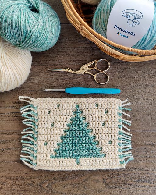 Mosaic Christmas Tree Coaster free crochet pattern by Created by Carolien (via Ravelry)