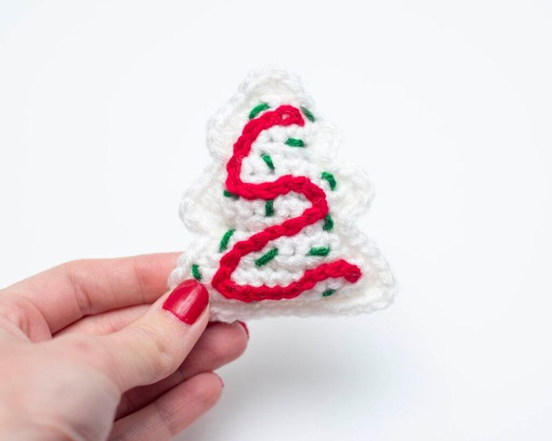 Christmas Tree Cake free crochet pattern by Nicole Chase