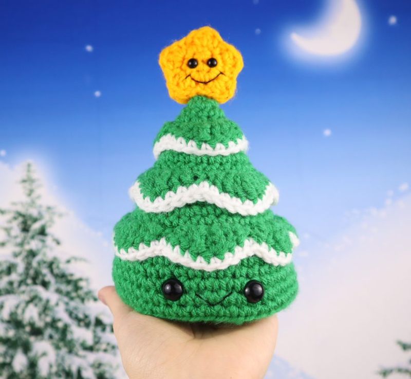 Christmas Tree Amigurumi (StringyDingDing) free crochet pattern by StringyDingDing