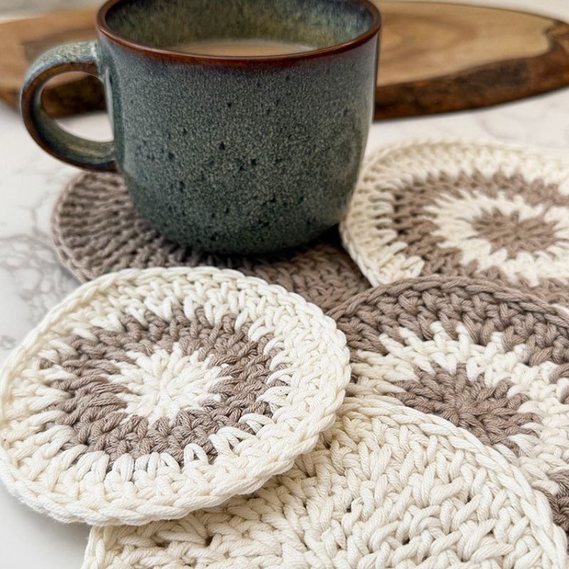 Simple Circle Coaster free crochet pattern by Louise Bollanos