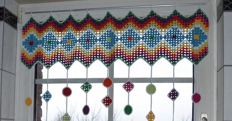 Granny Square Curtain free crochet pattern by Atelier Marie-Lucienne