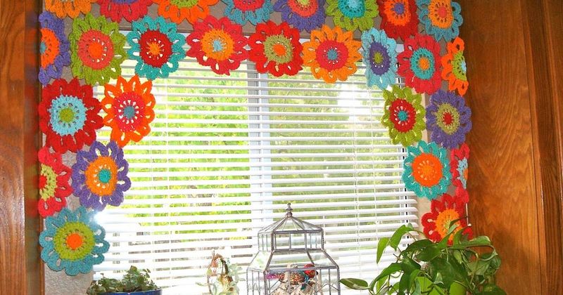 Flower Power Valance free crochet pattern by Robin Sanchez