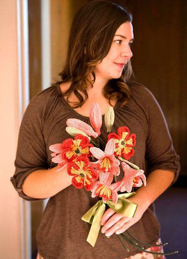 Blumen Lily Bouquet free crochet pattern by Shelby Allaho