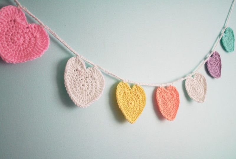Conversation Heart Garland free crochet pattern by Twinkie Chan