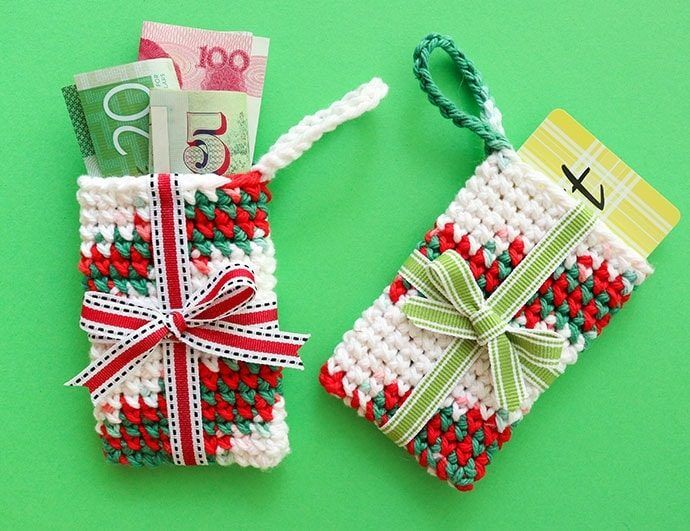 Gift Card Holder Christmas Ornament free crochet pattern by Cintia