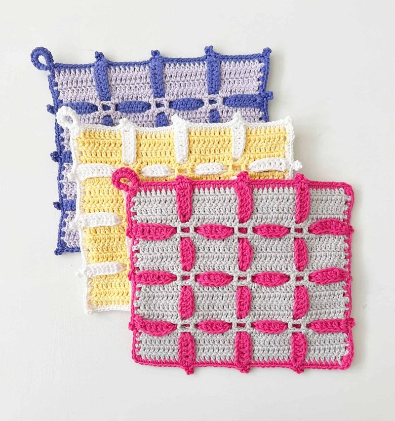 Nicolina's Vintage Pot Holders free crochet pattern by Daisy Farm Crafts