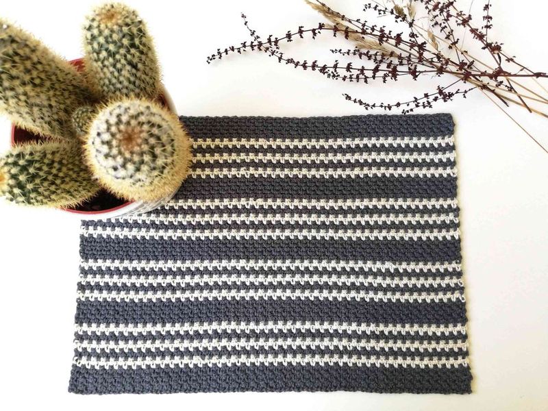 Moss Stitch Table Mat free crochet pattern by Nordic Hook