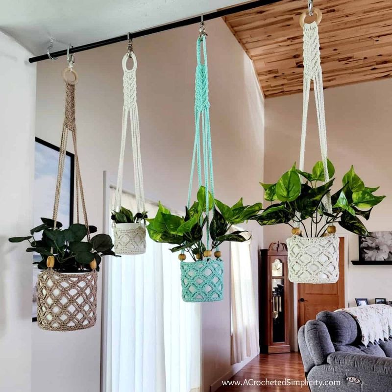 Crochet Plant Hanger – 3 Sizes free crochet pattern by Jennifer Renaud