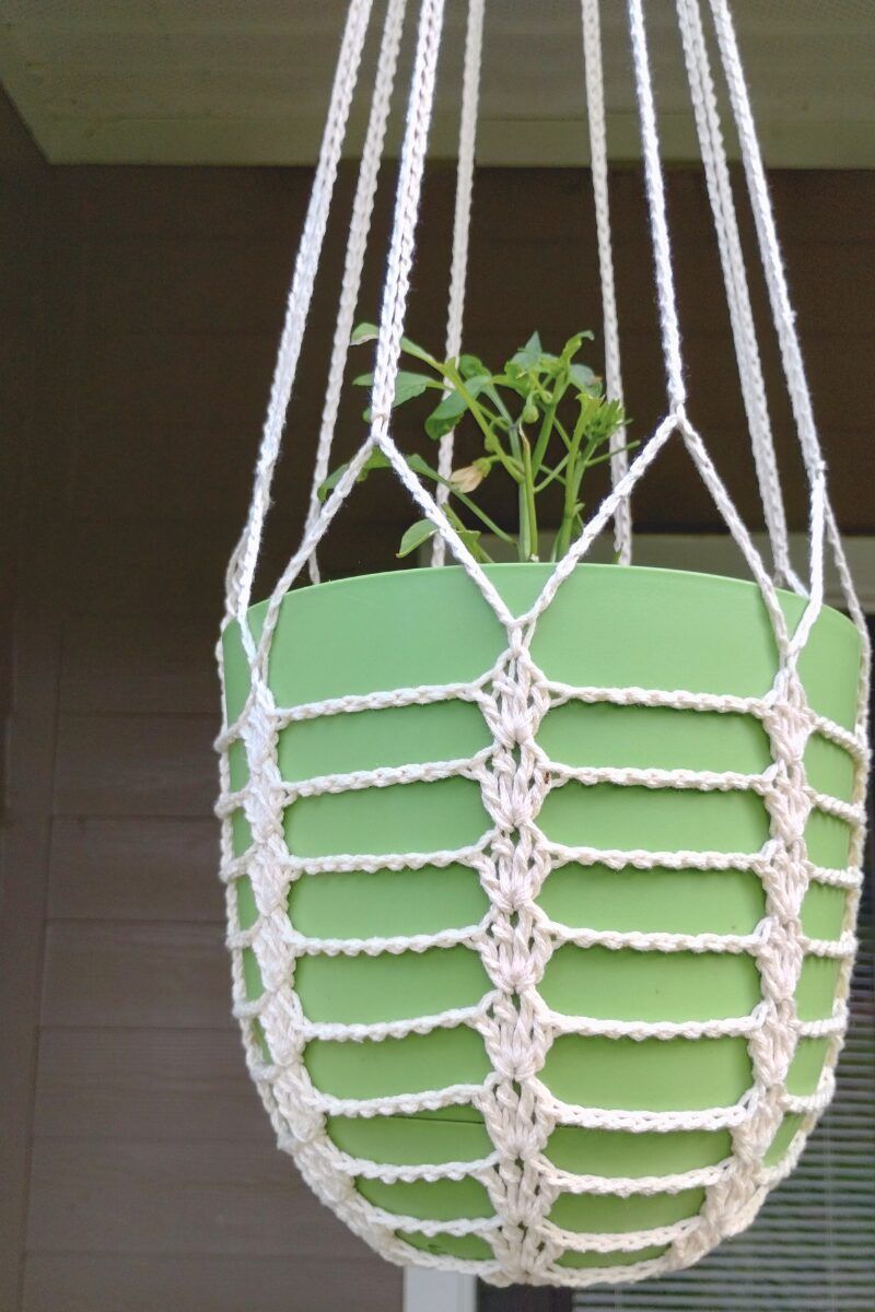 Iris & Chains Crochet Plant Hanger free crochet pattern by Chantal Campsey