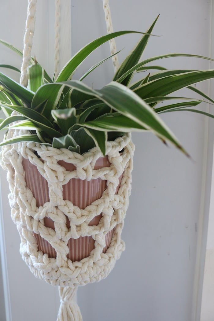 Crochet Plant Hanger Pattern {Boho Style} free crochet pattern by Susan