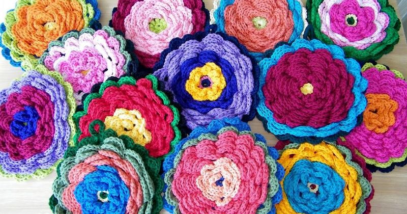 Fanciful Flower Potholders free crochet pattern by Claudia