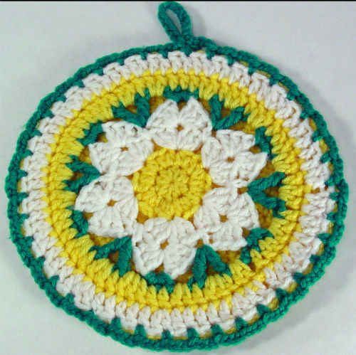 Daisy Potholder #32 free crochet pattern by Maggie Weldon