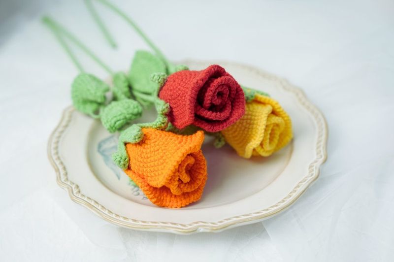 Easy Rose with Stem free crochet pattern by Loopara