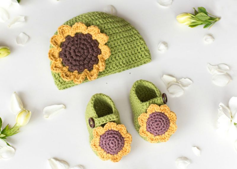 Sunflower Baby Hat free crochet pattern by Hopeful Honey