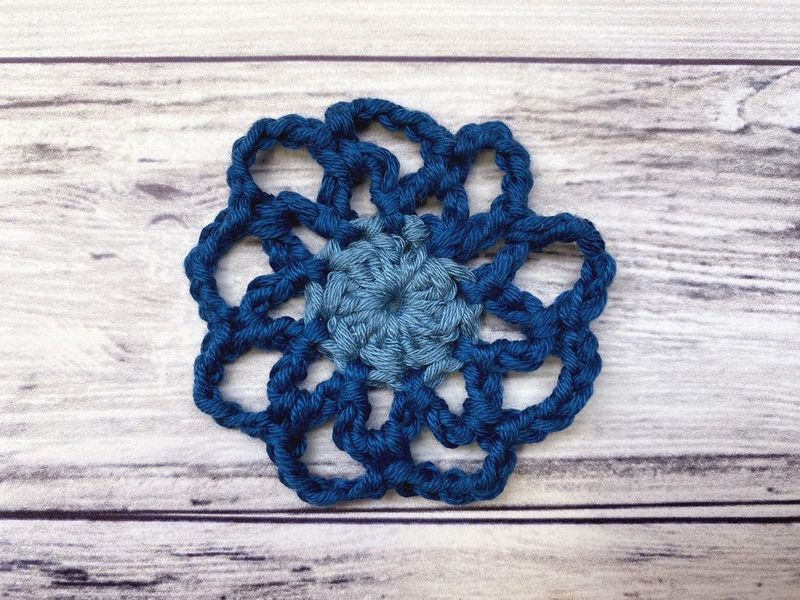 Easy Crochet Flower Pattern free crochet pattern by Amanda Saladin